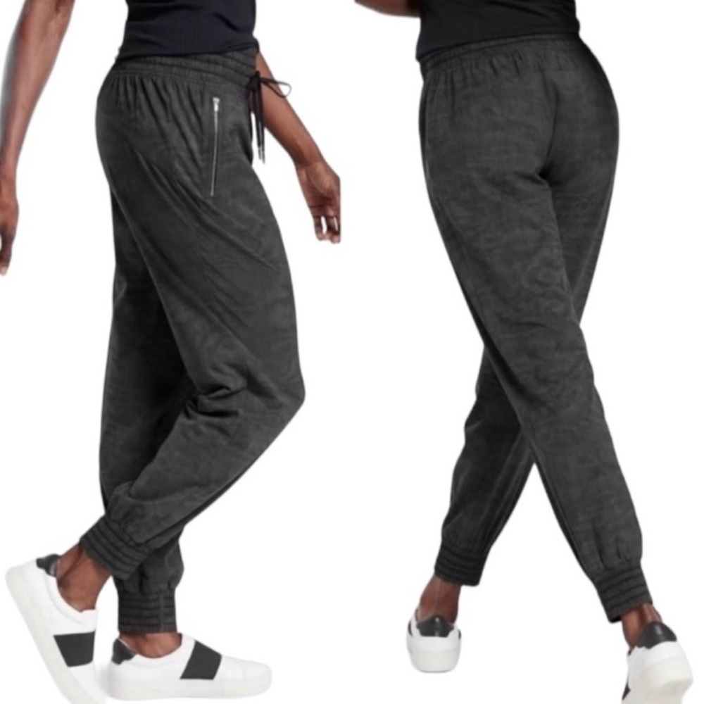Athleta Camden Printed Jogger in size 6